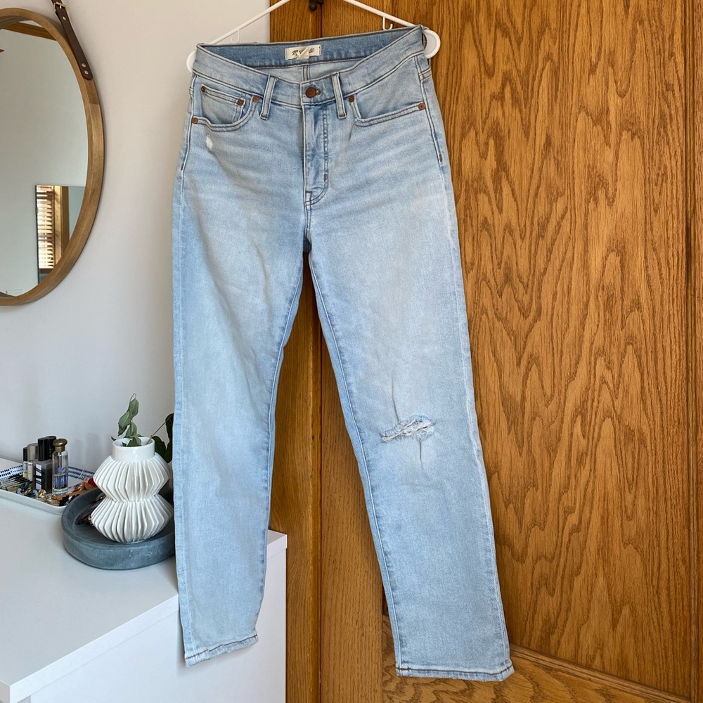 Madewell Mid-rise Classic Straight jeans in wellingford wash: knee-rip edition